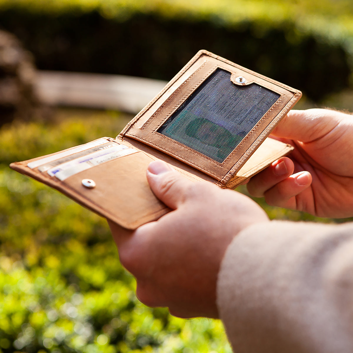 'Sydney' AirTag Wallet Hunter Braun